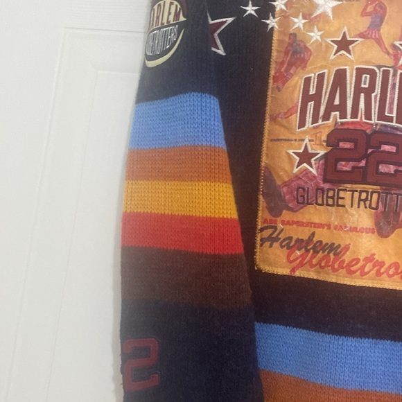 Harlem Globetrotters limited Edition V Neck Sweater Size Small ( 17 A ) - Picture 5 of 6